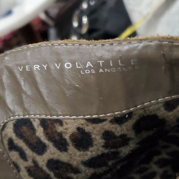 Very Volatile Brown Suede Heeled Boots Size 9 - Picture 8 of 12